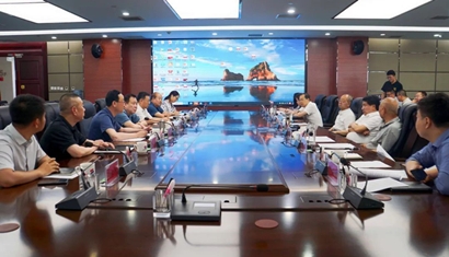 金辉一行赴西安国际港务区进行合作互换