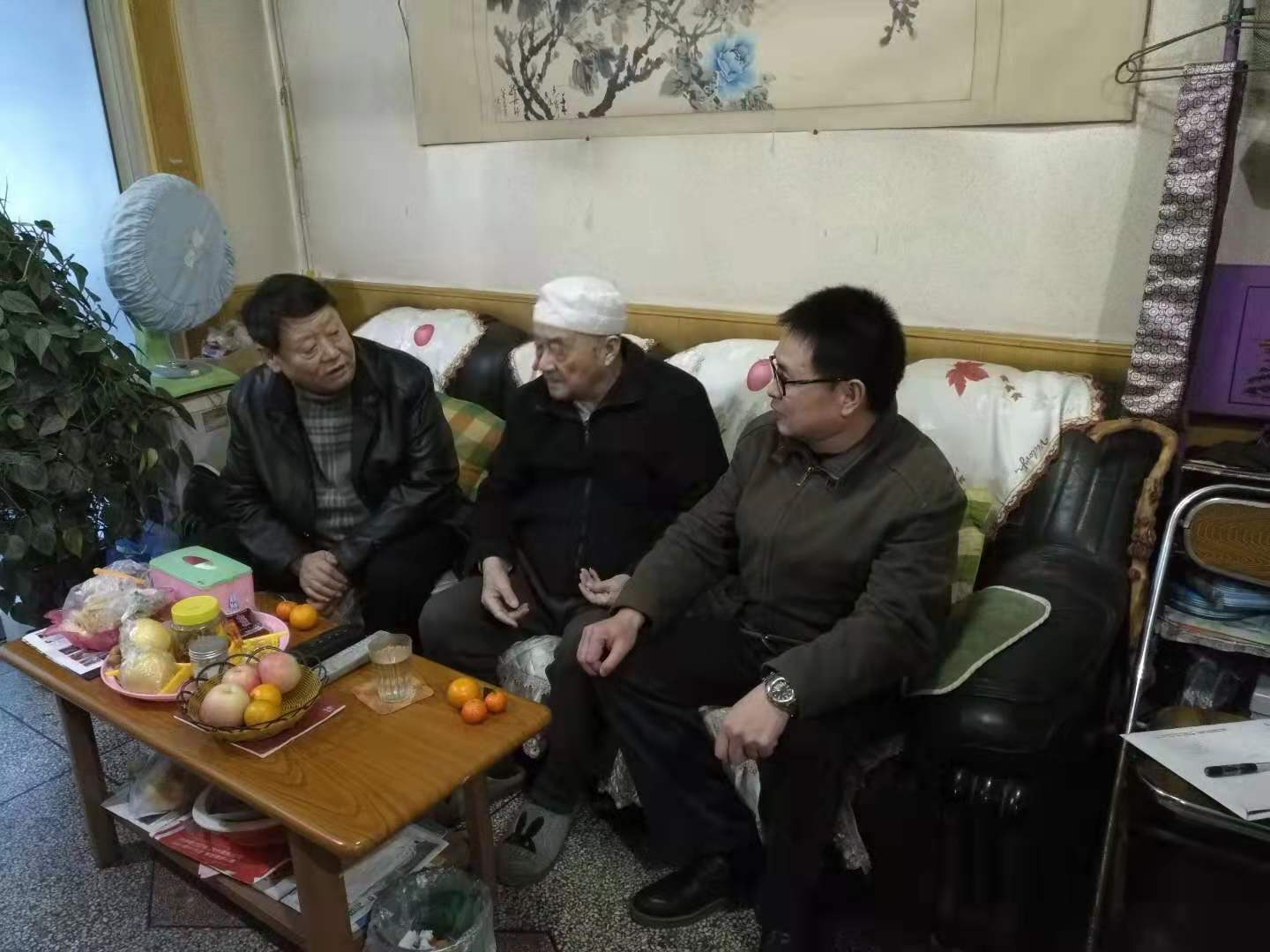 【尺度集团】中国尺度工业集团辅导探望慰问离退休老辅导老同道和难题职工